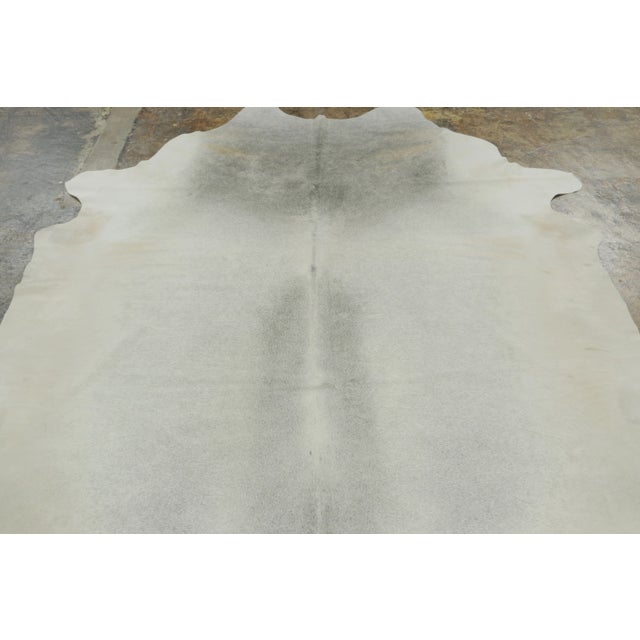 Contemporary Rug & Kilim’s Contemporary Cowhide Rug With Ombre in Soft White & Gray Tones For Sale - Image 3 of 9