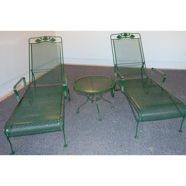 Mid-Century Modern Mid 20th Century Russell Woodard Wrought Iron Chaise Loungers With Removable Service Table, Attributed For Sale - Image 3 of 14