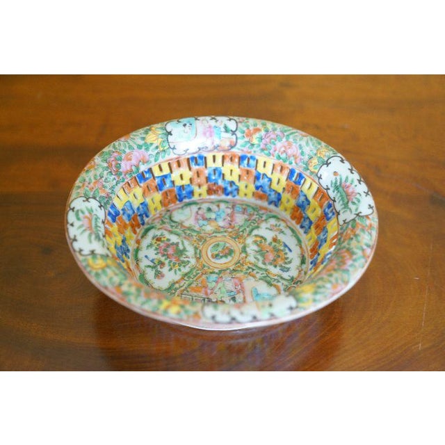 Chinese Canton Famille Rose Reticulated Basket Bowl With Floral and Figural Decoration For Sale - Image 12 of 12