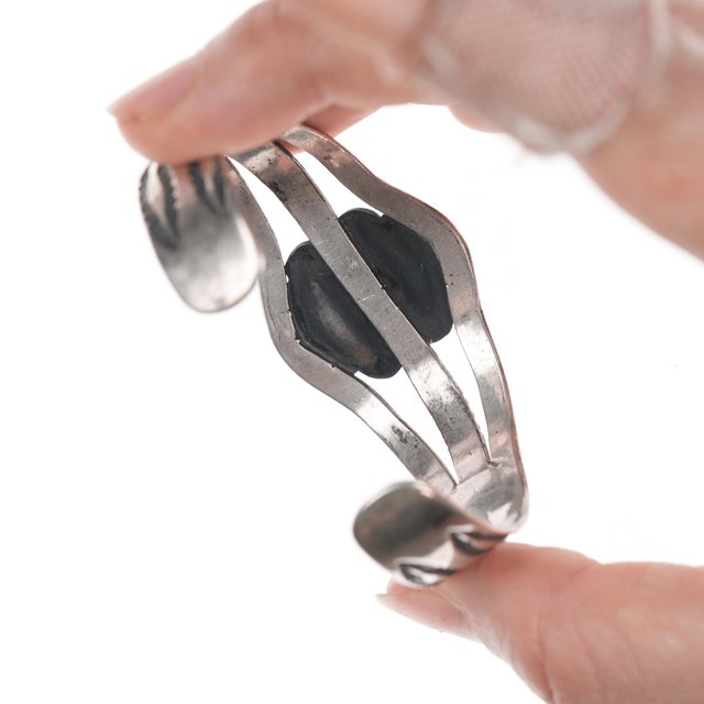 Metal 6.25" c1940's Navajo stamped silver cuff bracelet with turquoise For Sale - Image 7 of 11