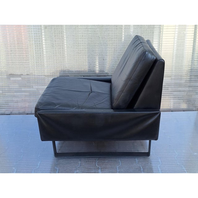 Vintage German Lounge Chair Conseta in Black Leather with Gray Steel Sled Feet by F.W.Möller for Cor, 1970s For Sale - Image 4 of 9