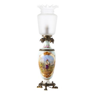 French Table Lamp in Porcelain For Sale