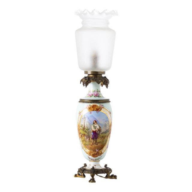 French Table Lamp in Porcelain For Sale