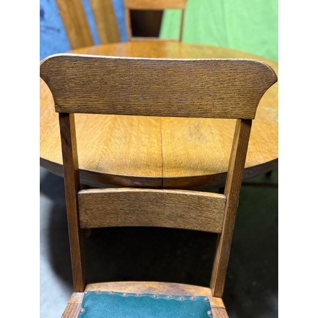 Early 20th Century Antique Oak Round Dining Table & 4 Chairs – Arts & Crafts Style For Sale - Image 5 of 6