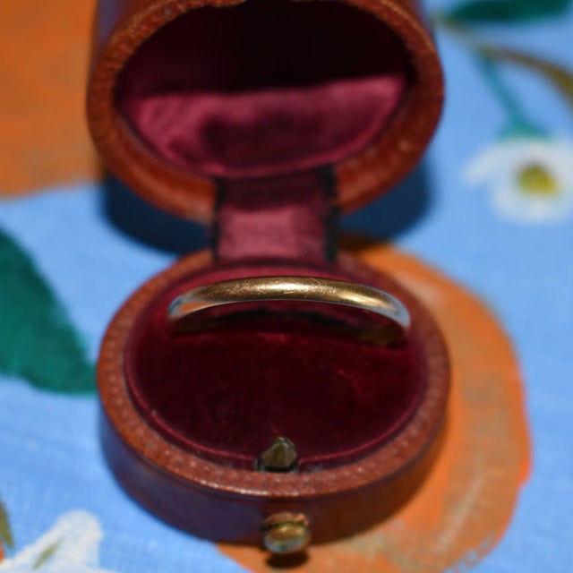 18 Carat Yellow Gold Wedding Ring, Size 3.25 For Sale - Image 4 of 6