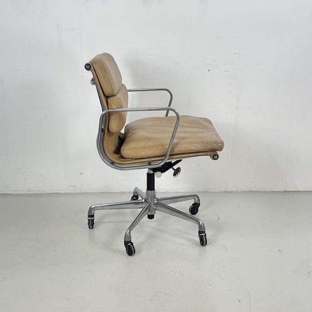 Tan Camel Leather Soft Pad Group Chair by Charles and Ray Eames for Herman Miller, 1960s For Sale - Image 8 of 12