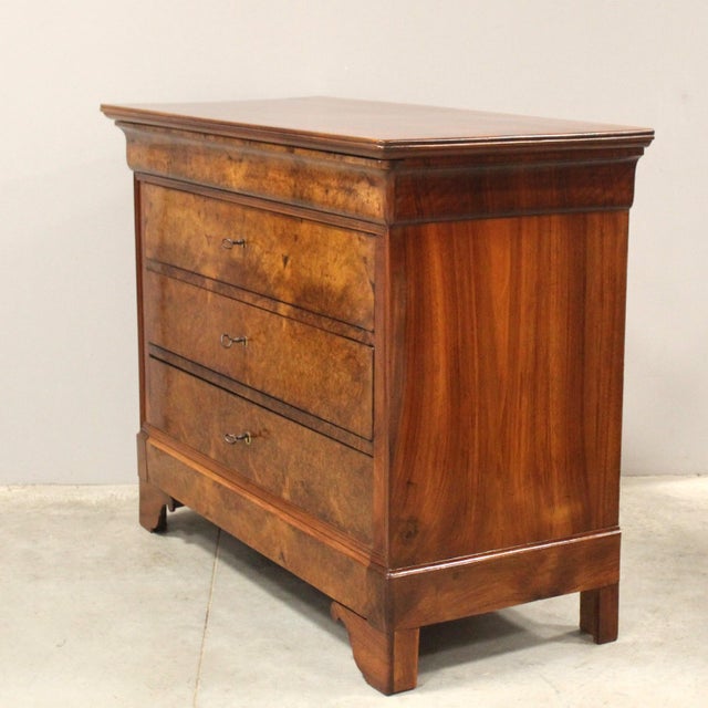 19th Century Louis Philippe Chest of Drawers in Walnut For Sale - Image 3 of 13