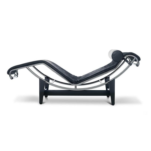 Le corbusier 4 chaise longue à réglage continu, noire, durable for cassina iconic, original, ageless. Created in 1928 and...