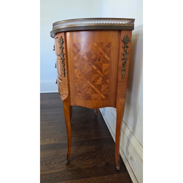 Wood Late 20th Century Italian Louis XV–Style Parquetry Three-Drawer Nightstands by Fratelli Romanò — A Pair For Sale - Image 7 of 18