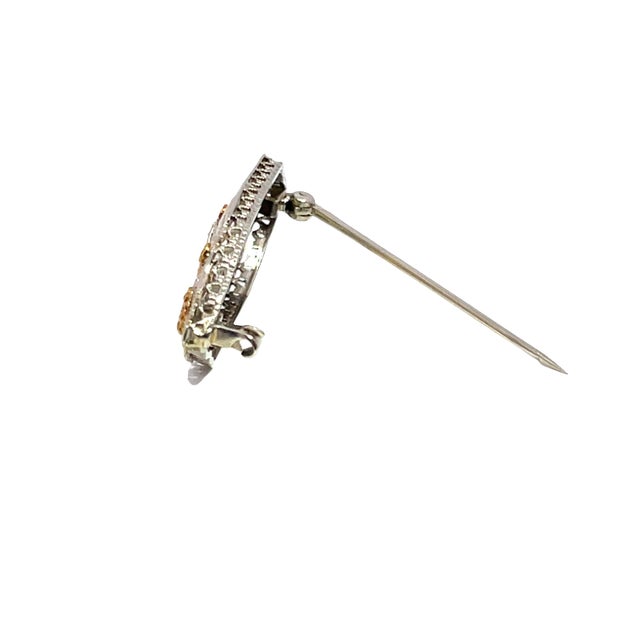 Modern 14k Two Tone Gold 0.20carets Diamond Filigree Brooch For Sale - Image 3 of 9