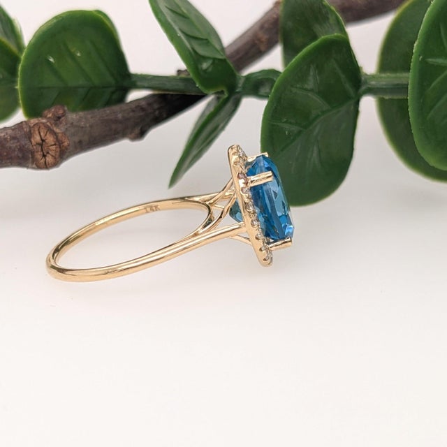 Metal 4.4Ct Glam Swiss Topaz Ring With Diamond Accents: Solid 14k Gold, Round 4.5mm, Size 6.75 For Sale - Image 7 of 8