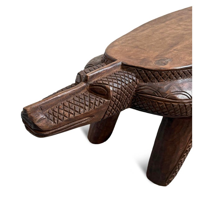 Vintage carved wood lizard stool / bench from Mali. Impressive design with curved tail and stylized features. Signs of age...