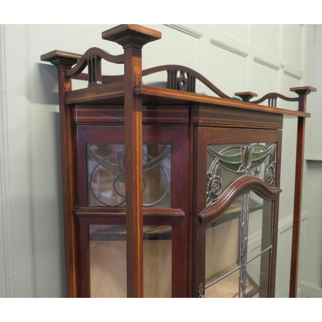 Art Nouveau Inlaid Display Cabinet by Shapland and Petter, 1890 For Sale - Image 4 of 8