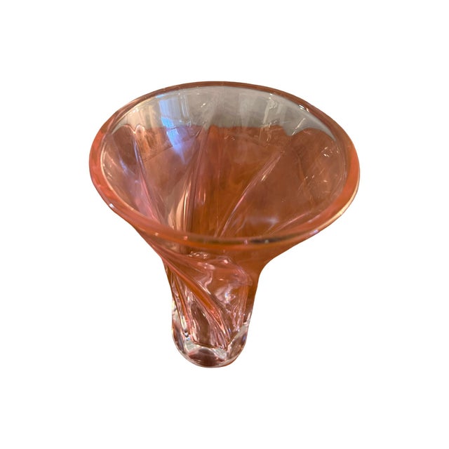 1980s Vintage Postmodern Blown Twisted Pink Glass Vase 1980s Art Deco For Sale - Image 5 of 6