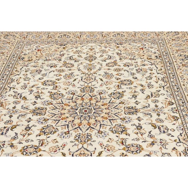 Textile Middle Eastern Rug in Pure Wool For Sale - Image 7 of 10