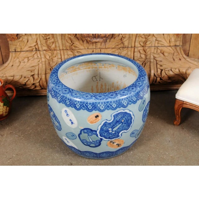 Late 19th Century Asian Porcelain Cachepot with Floating Cartouches Décor For Sale - Image 11 of 13