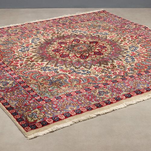 Red Middle Eastern Kerman Rug in Wool For Sale - Image 8 of 8