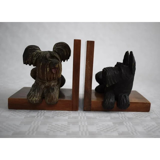 Wood, partly colored in color; One bookkeeping with a Skye Terrier, the other with a Scotch Terrier