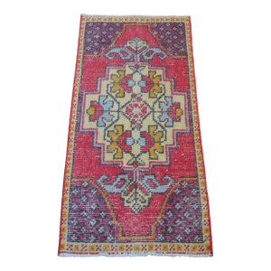 1970s Hand Knotted Small Turkish Rug - 1'7" X 3'3"