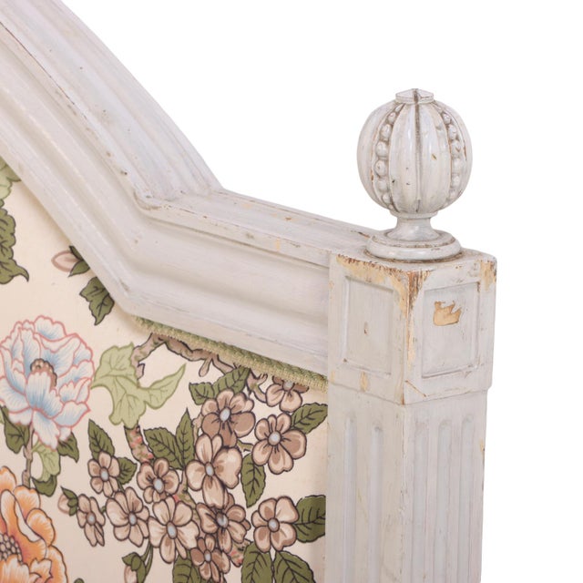 Late 19th Century Painted Louis XVI Style French Full Size Bed or Daybed, c.1880. For Sale - Image 5 of 9