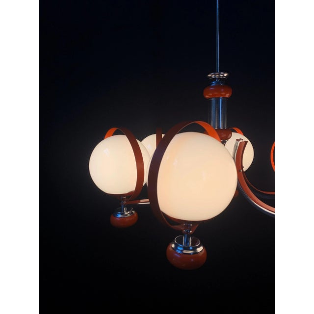 Beautiful chandelier with 6 lights attributed to Stilnovo. It is a warehouse background, it does not have many signs of...