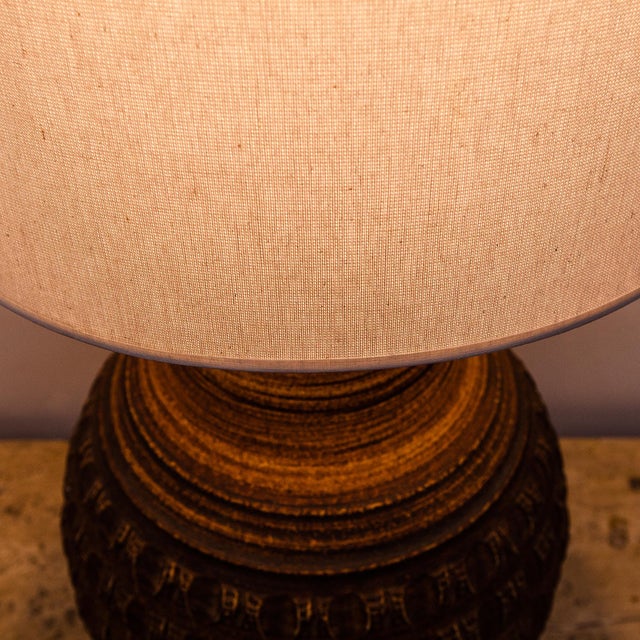 1970s 1970s Large California Modern Stoneware Table Lamp by Bob Kinzie, Signed For Sale - Image 5 of 12