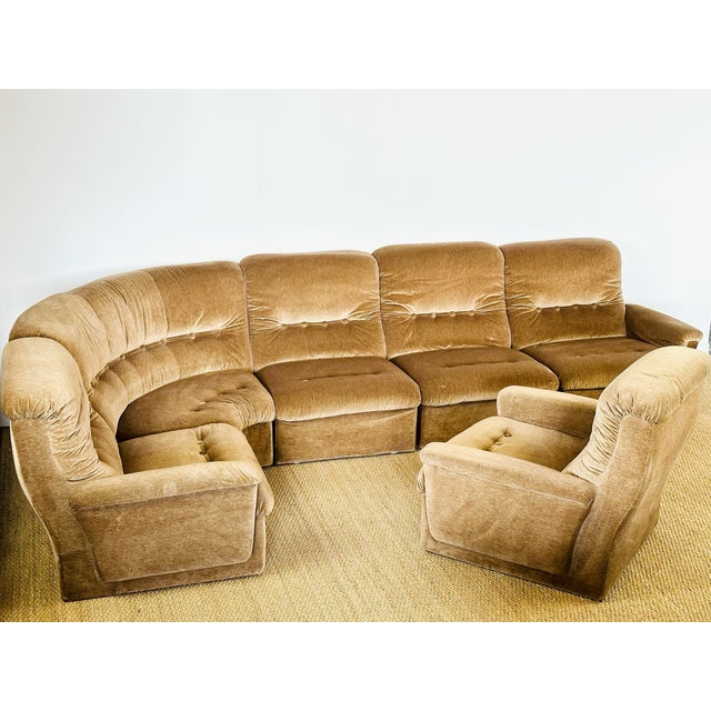 Modular sofa dating from the 1960s, consisting of six sections, including a corner module and an armchair. comfortable...