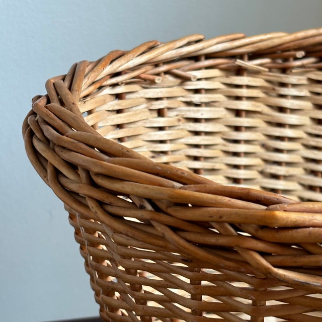 Mid-20th Century Traditional Farmhouse Gathering Basket For Sale - Image 9 of 11