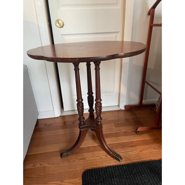 Mersman Late 19th Century Mersman Mahogany Pie Crust Side Table With 3 Columnar Legs and Claw Feet For Sale - Image 4 of 4