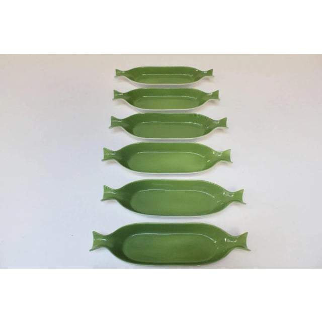 Set of six corn cob/relish FöRM dishes in attractive green palette with white underside manufactured by Shenango China of...