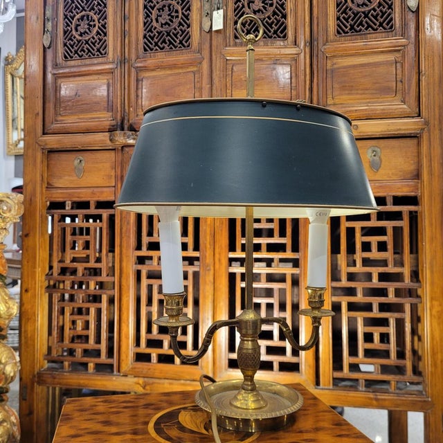 Directoire Bouillotte Table Lamp in Gilt Bronze, France, 19th Century For Sale - Image 3 of 18