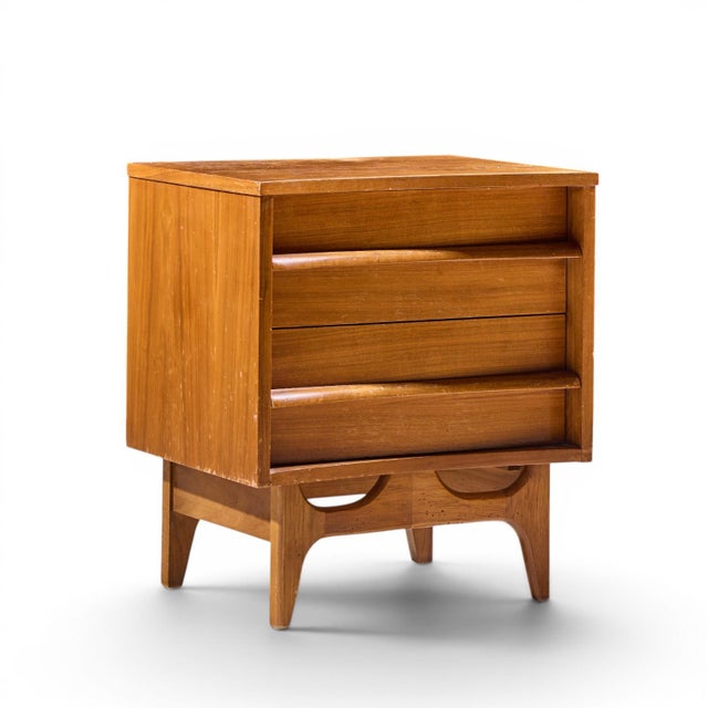 Young Manufacturing Mid Century Walnut Curved Front Nightstands - Pair For Sale In Chicago - Image 6 of 11