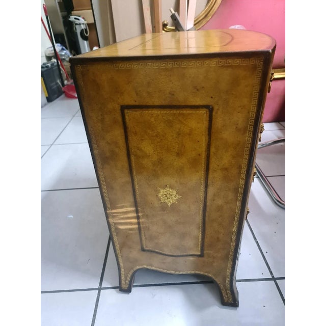 English Maitland - Smith Chests of Drawers For Sale - Image 3 of 7