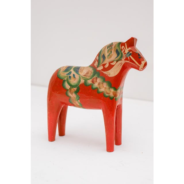 Traditional Swedish Handpainted Dala Horse from Grannas Olsson, Nusnäs, 1950s For Sale - Image 4 of 11