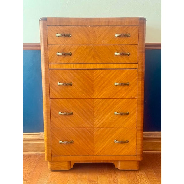 1930s 1930s Art Deco Waterfall Tallboy Dresser - Original Bakelite Drawer Pulls For Sale - Image 5 of 12