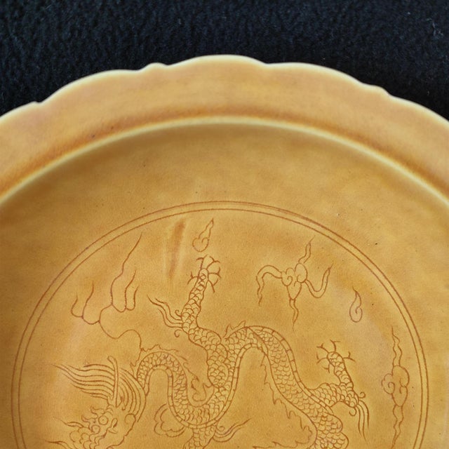 Early 20th Century Chinese Ceramic Plate,Hongzhi Marked Yellow Glaze Porcelain Plate Hand Carved Dragon Pattern For Sale - Image 4 of 10