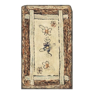1880s Traditional Beige Antique Folk Art American Hooked Knotted Wool Rug For Sale