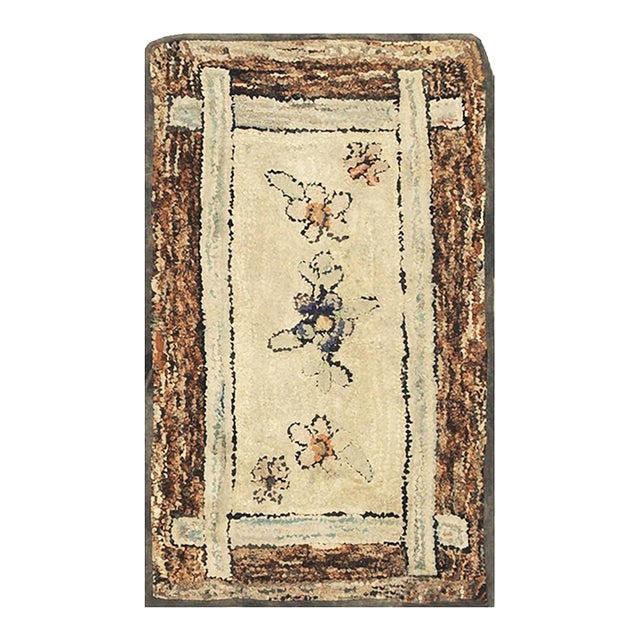 1880s Traditional Beige Antique Folk Art American Hooked Knotted Wool Rug For Sale