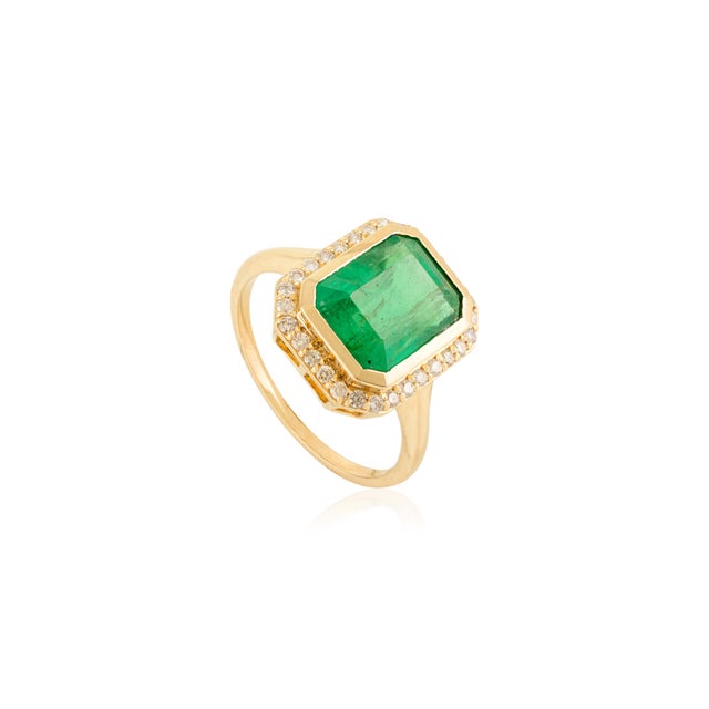 Contemporary Chic Halo Diamond Emerald Bridal Ring in 14k Gold Size 6.5 For Sale - Image 3 of 12