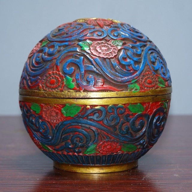 1980s Carved Lacquer Round Trinket Box With Polychrome Floral Scroll Relief, Chinoiserie Decor For Sale - Image 5 of 9