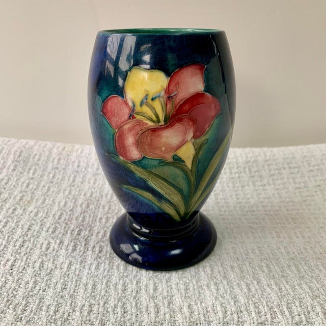 1950s Moorcroft "Freesia" Cobalt Blue Pottery Vase 5" Rare Design For Sale - Image 5 of 10