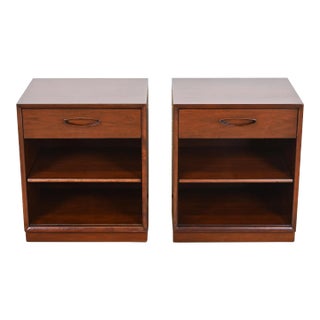 Henredon Mid-Century Modern Walnut Nightstands, Newly Refinished For Sale