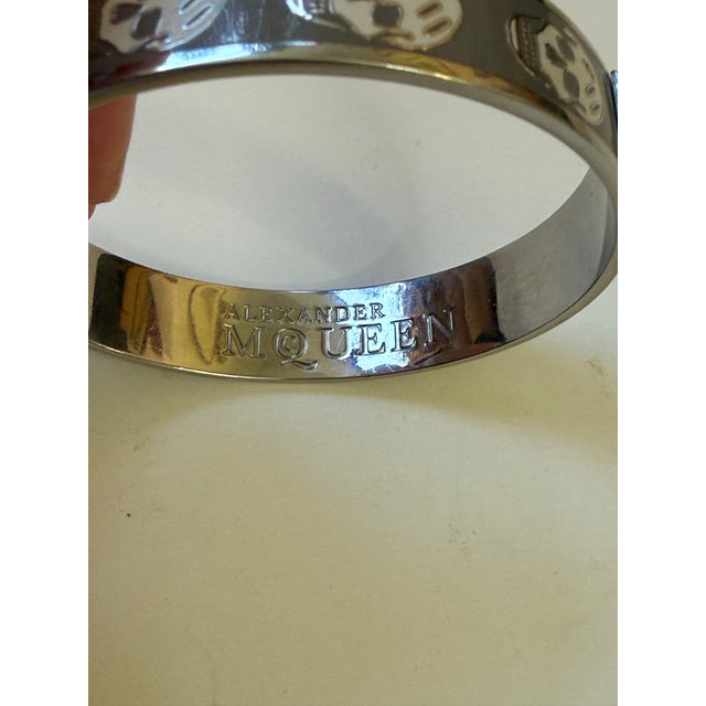Early 2000s Alexander McQueen Skull Enamel Cuff Bracelet For Sale In Seattle - Image 6 of 9