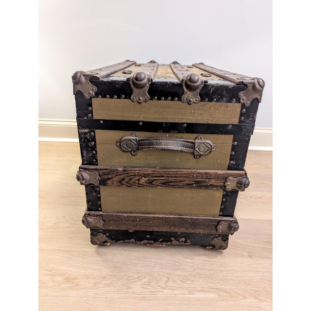19th Century American Canvas and Oak Flat-Top Steamer Trunk With Lithograph Interior For Sale In Raleigh - Image 6 of 15