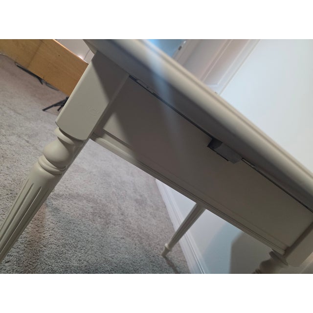 Late 20th Century Ethan Allen Off-White Drop-Leaf Accent Table With Drawer For Sale - Image 9 of 10