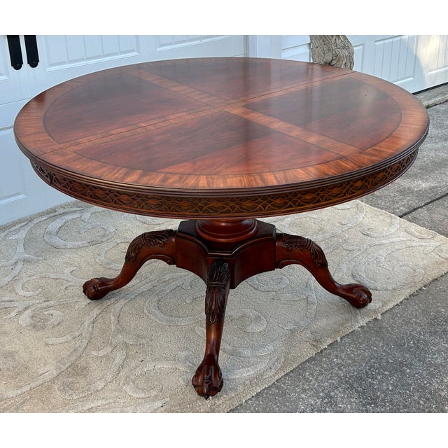 Vtg. Carved Banded Inlaid Mahogany Regency Style Round Dining Table For Sale - Image 10 of 12