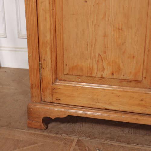 19th Century English Pine Dresser Base For Sale - Image 5 of 13