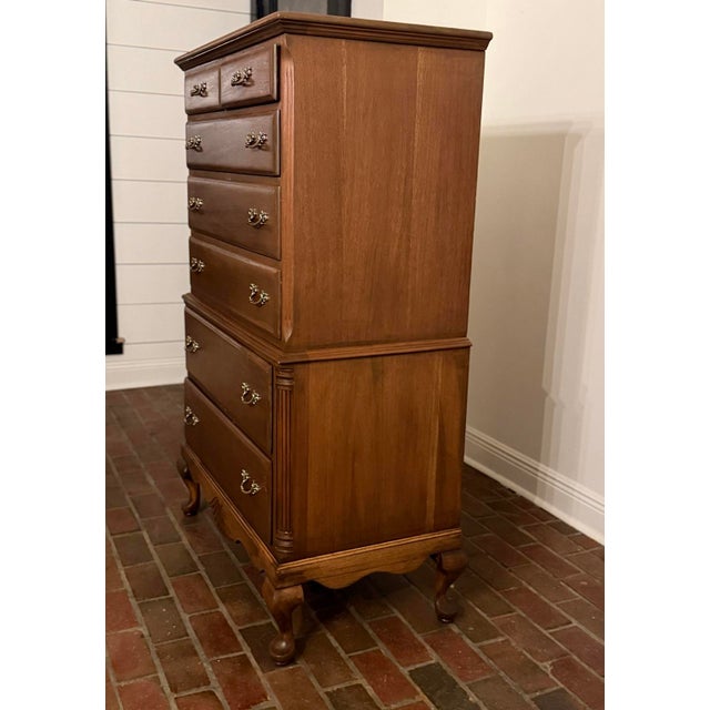 Circa 1940 Queen Anne–Style Mahogany Highboy Chest with 7 Dovetailed Drawers An elegant vintage highboy chest dating to...