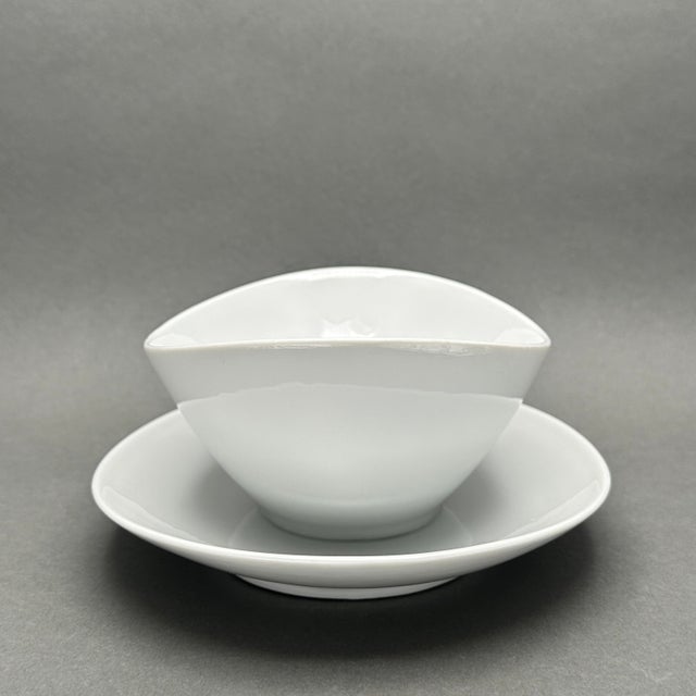 Mid-Century Modern Vintage White MCM Mikasa "Sophisticate" L1990 Gravy Boat With Attached Underplate For Sale - Image 3 of 7