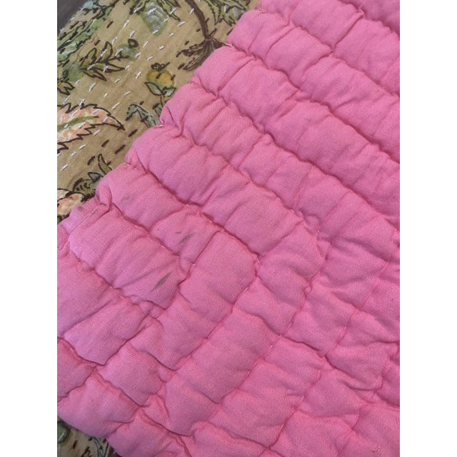 American Pink and White Basket Design Basket Pattern Quilt Handsewn Circa 1940’s/50’s For Sale - Image 3 of 12